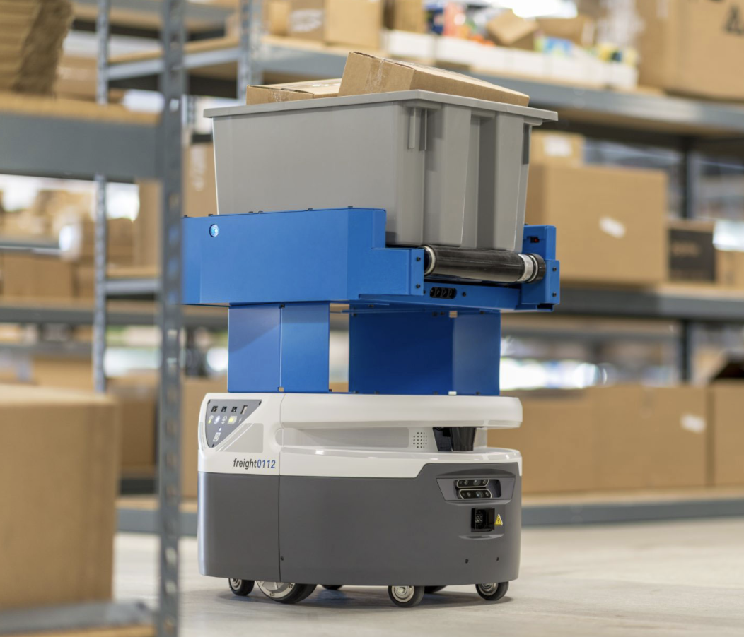 Robot vận chuyển hàng hóa tự động