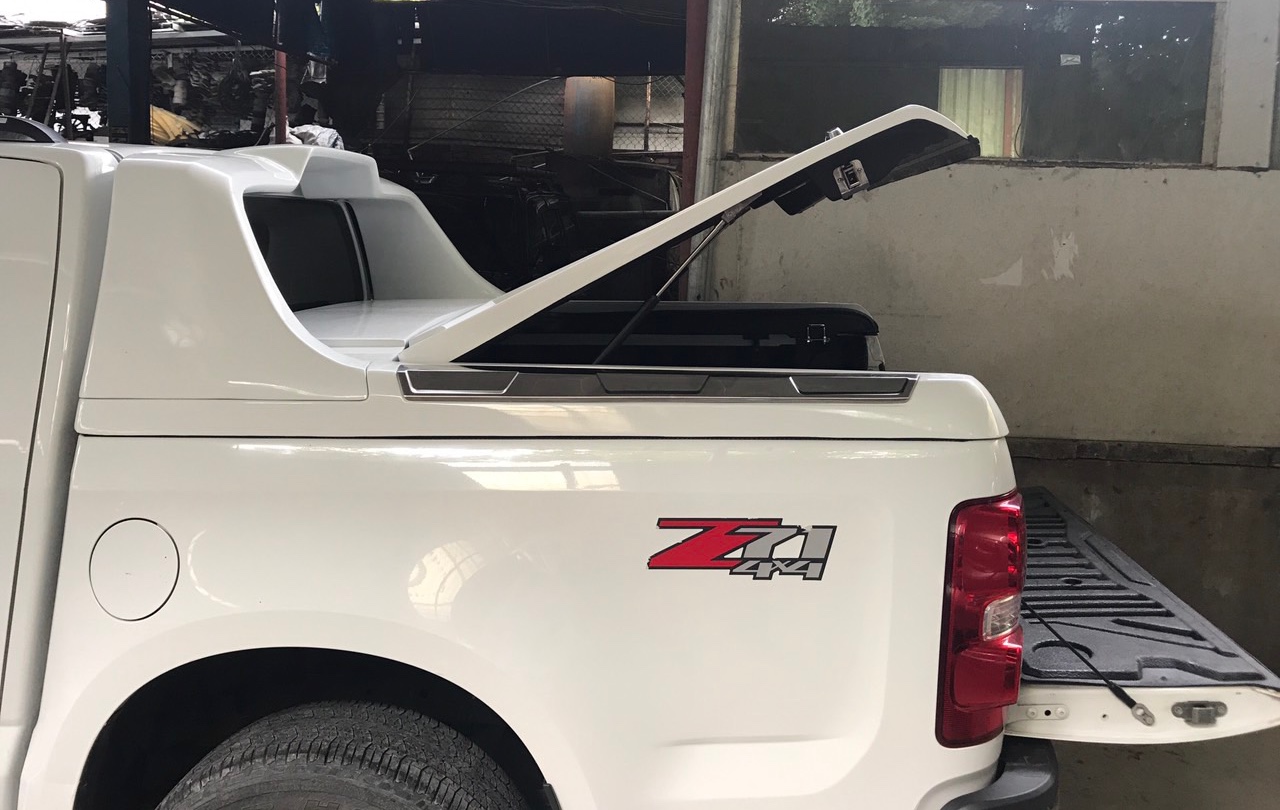 Tìm hiểu về nắp thùng Colorado và quy trình lắp ráp chuyên nghiệp